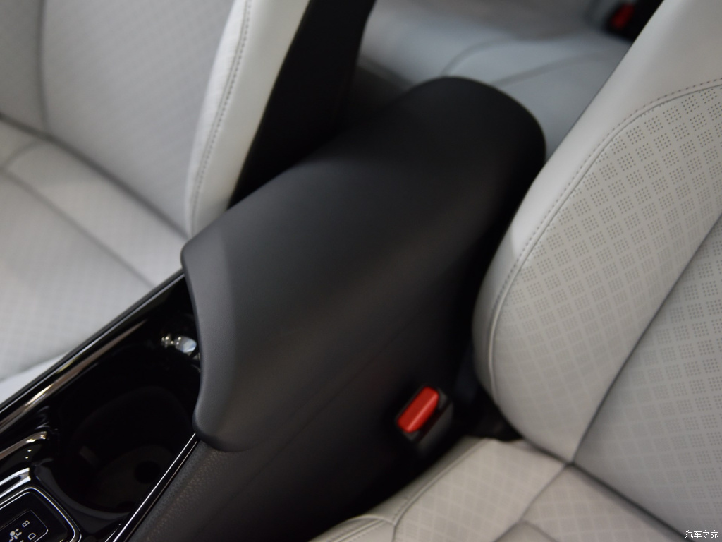 TOYOTA C-HR EV, foto 72
