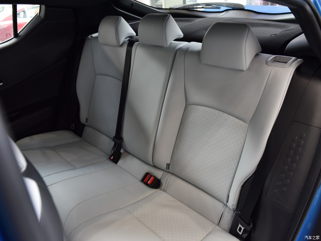 TOYOTA C-HR EV, foto 77
