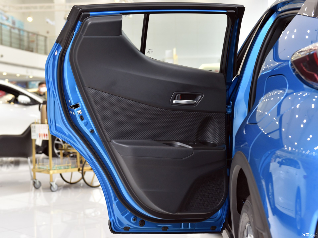 TOYOTA C-HR EV, foto 79