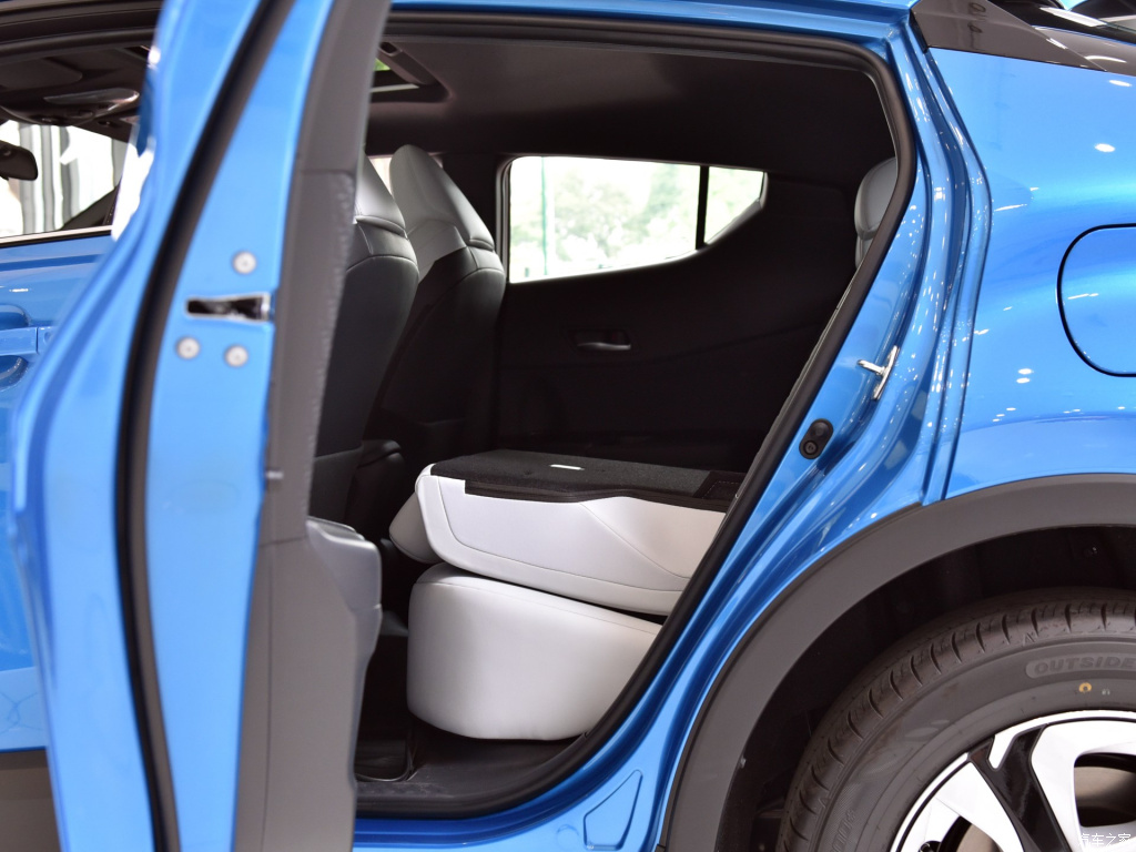 TOYOTA C-HR EV, foto 87