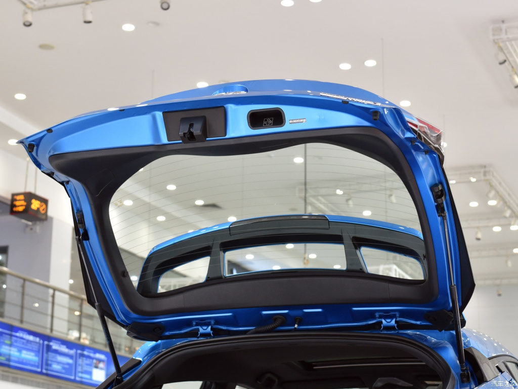 TOYOTA C-HR EV, foto 96