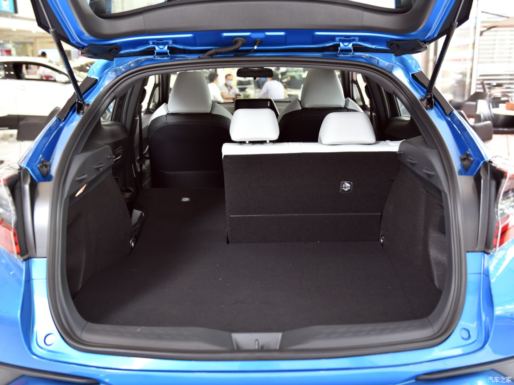 TOYOTA C-HR EV, foto 99