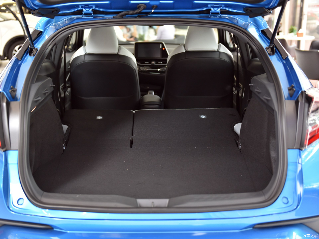 TOYOTA C-HR EV, foto 101