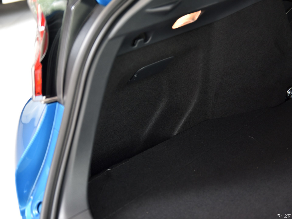 TOYOTA C-HR EV, foto 102