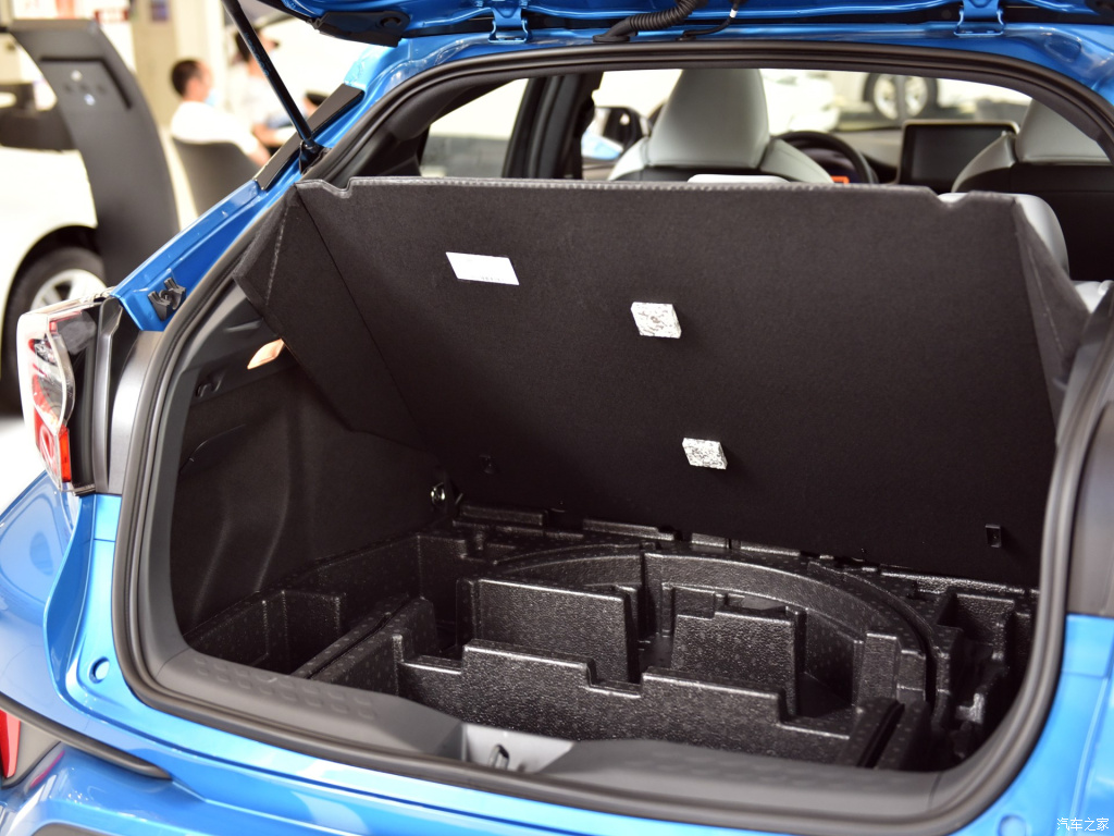 TOYOTA C-HR EV, foto 104