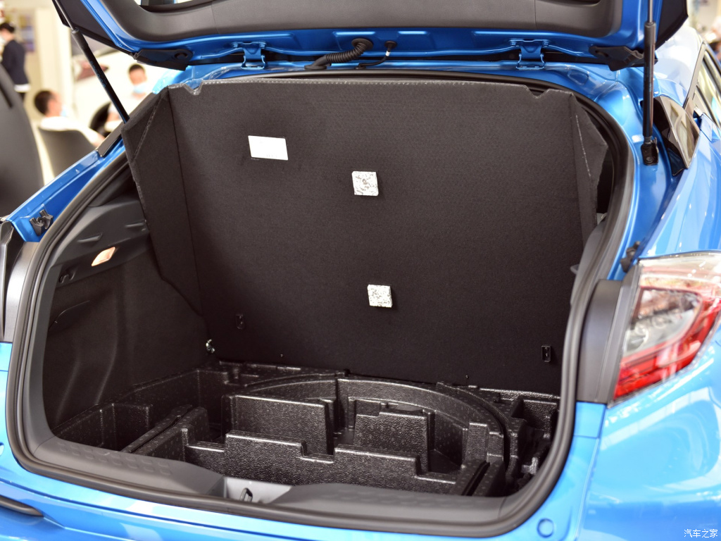 TOYOTA C-HR EV, foto 105