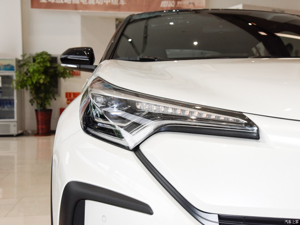 TOYOTA C-HR EV, foto 119