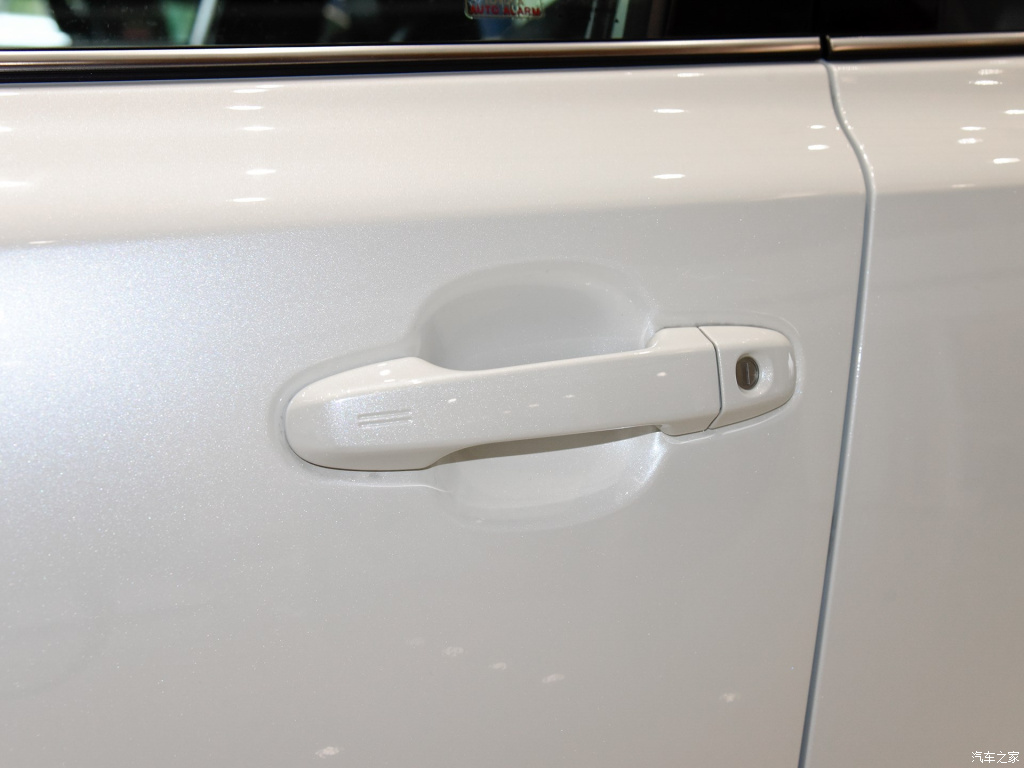 TOYOTA C-HR EV, foto 136