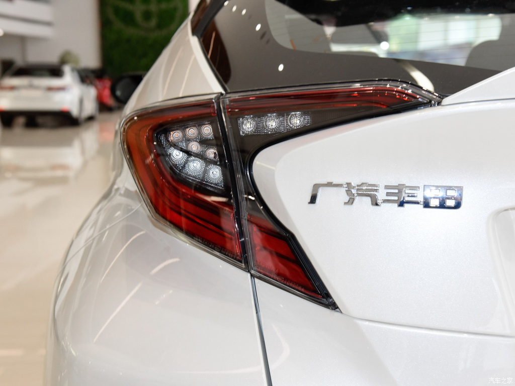TOYOTA C-HR EV, foto 147