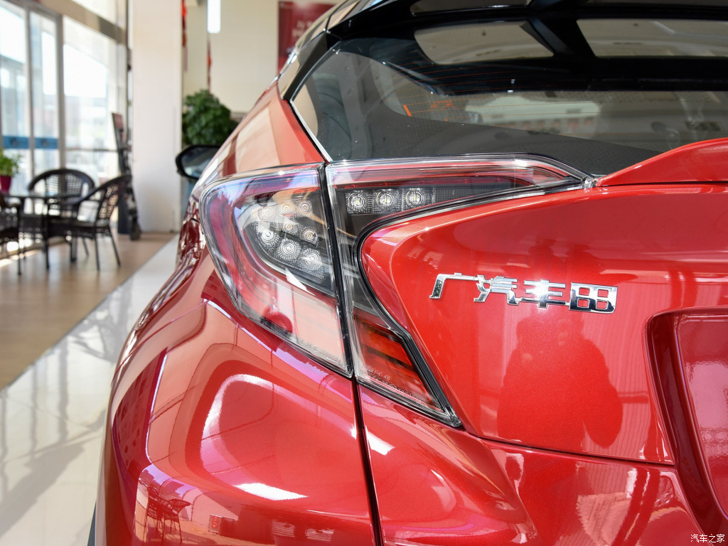 TOYOTA C-HR EV, foto 189