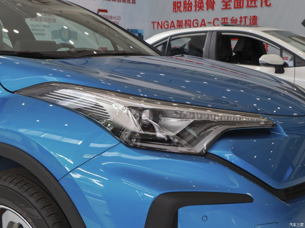 TOYOTA C-HR EV, foto 211