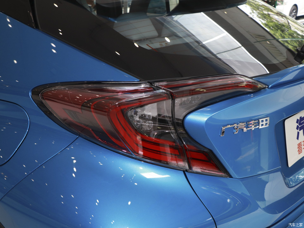TOYOTA C-HR EV, foto 240