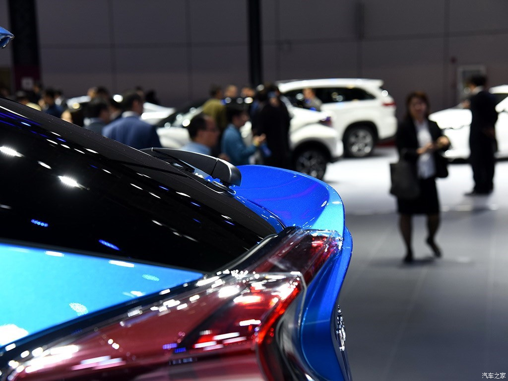 TOYOTA C-HR EV, foto 303
