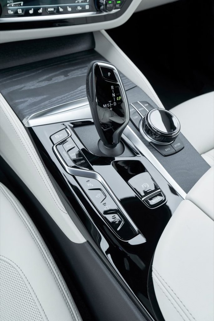 BMW 6 SERIES GRAN TURISMO, foto 112