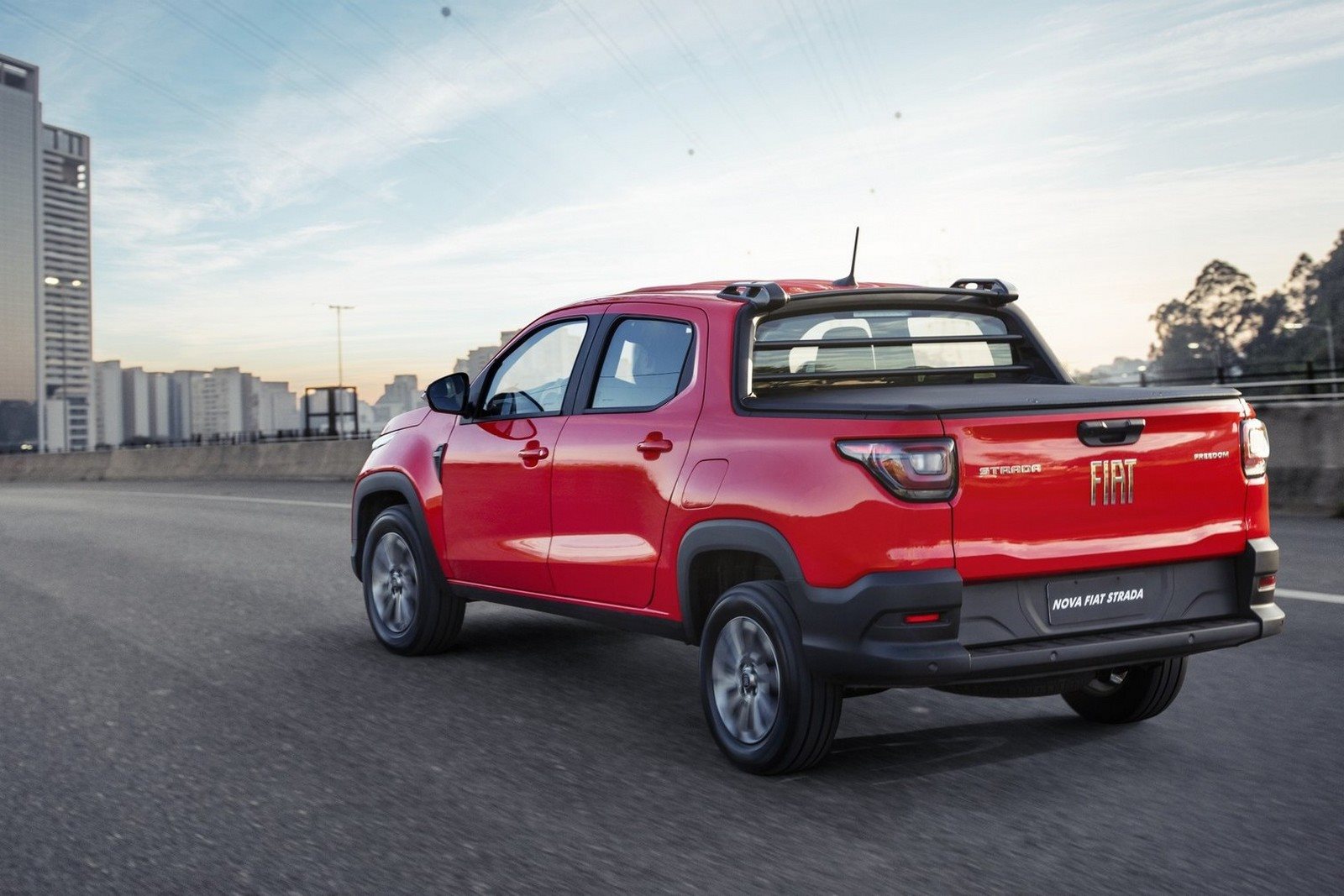 2021 - FIAT STRADA FREEDOM CABINE DUPLA, foto 2