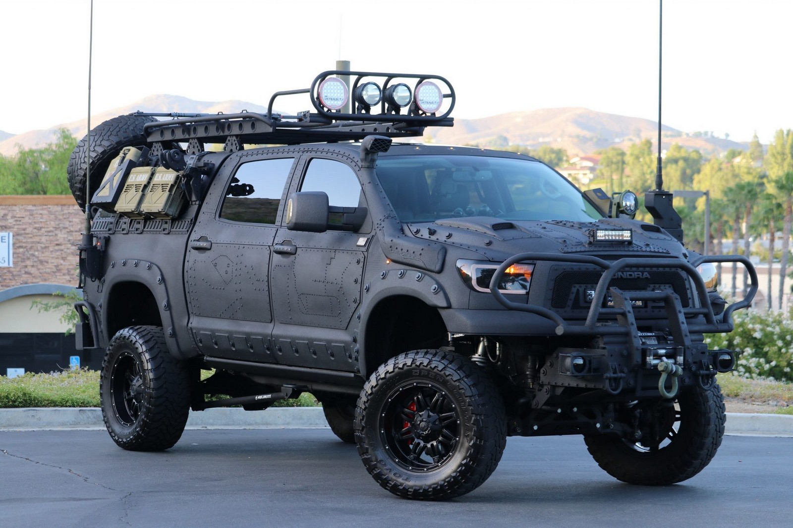 2013 - TOYOTA TUNDRA CREWMAX LIMITED CUSTOM MILITARY EXPEDITION, foto 3