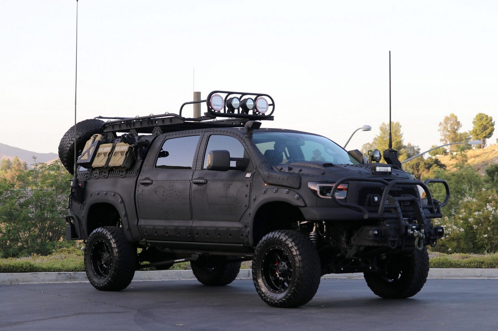 2013 - TOYOTA TUNDRA CREWMAX LIMITED CUSTOM MILITARY EXPEDITION, foto 2