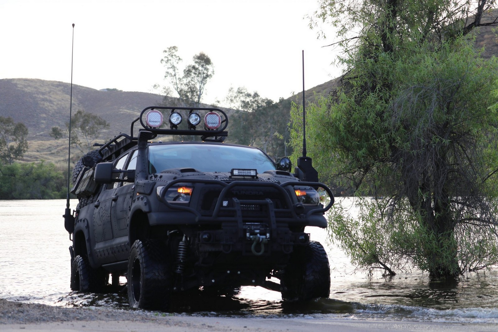 2013 - TOYOTA TUNDRA CREWMAX LIMITED CUSTOM MILITARY EXPEDITION, foto 9