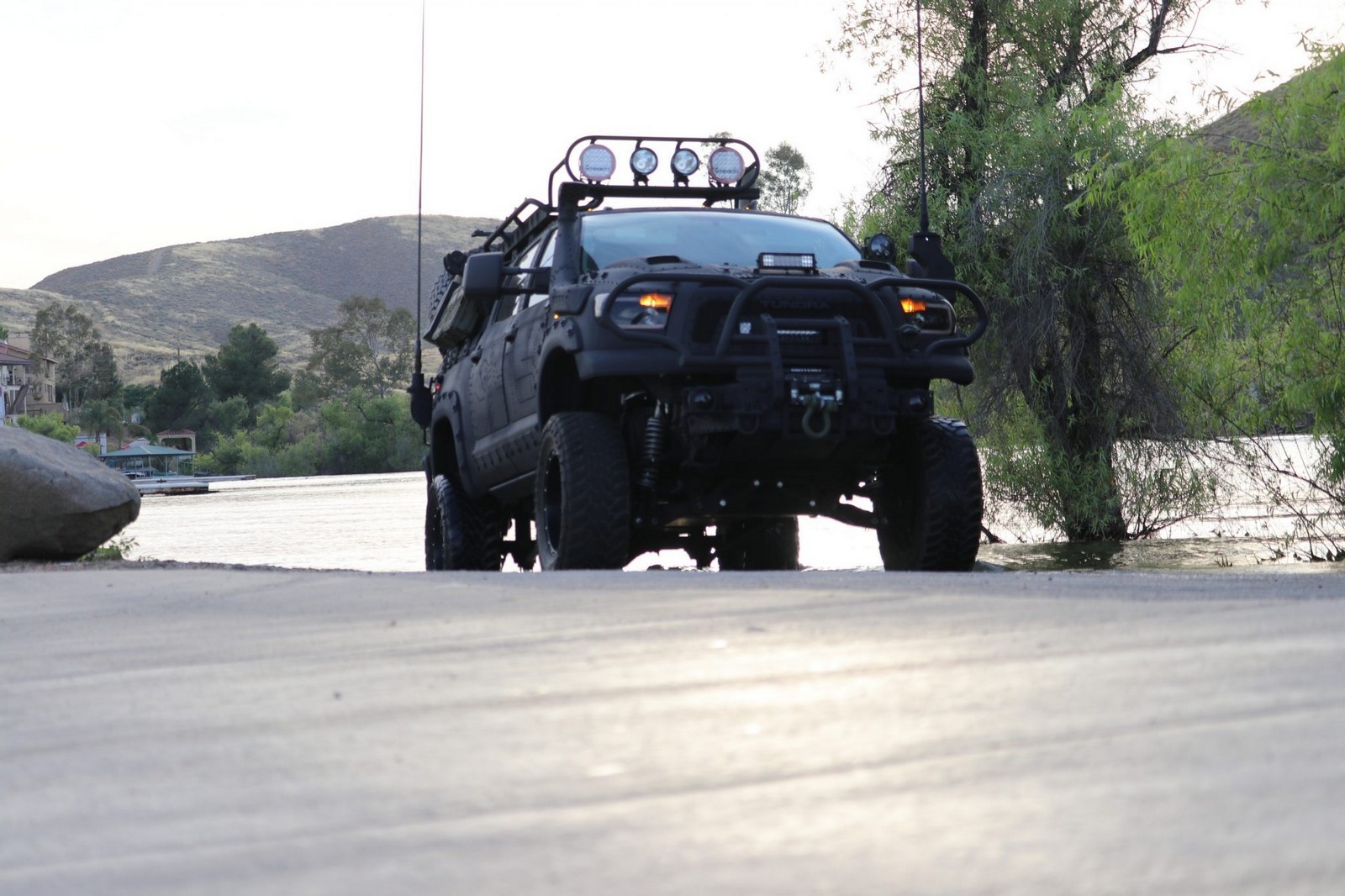 2013 - TOYOTA TUNDRA CREWMAX LIMITED CUSTOM MILITARY EXPEDITION, foto 12