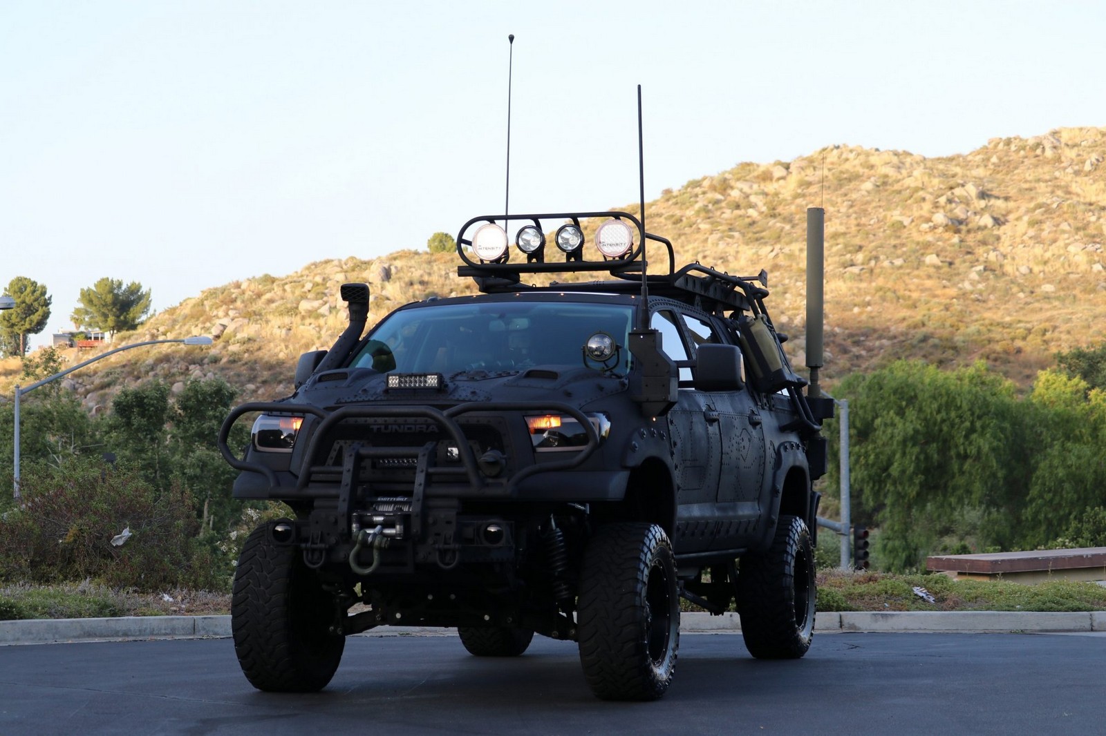 2013 - TOYOTA TUNDRA CREWMAX LIMITED CUSTOM MILITARY EXPEDITION, foto 14