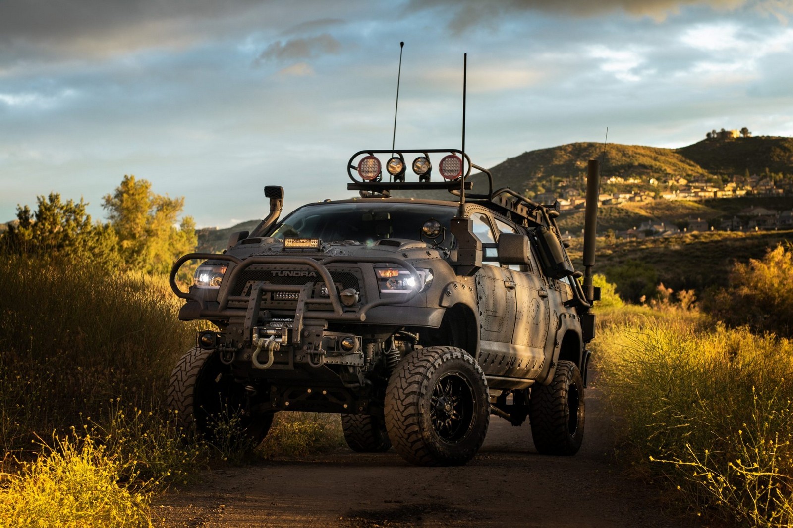 2013 - TOYOTA TUNDRA CREWMAX LIMITED CUSTOM MILITARY EXPEDITION, foto 15