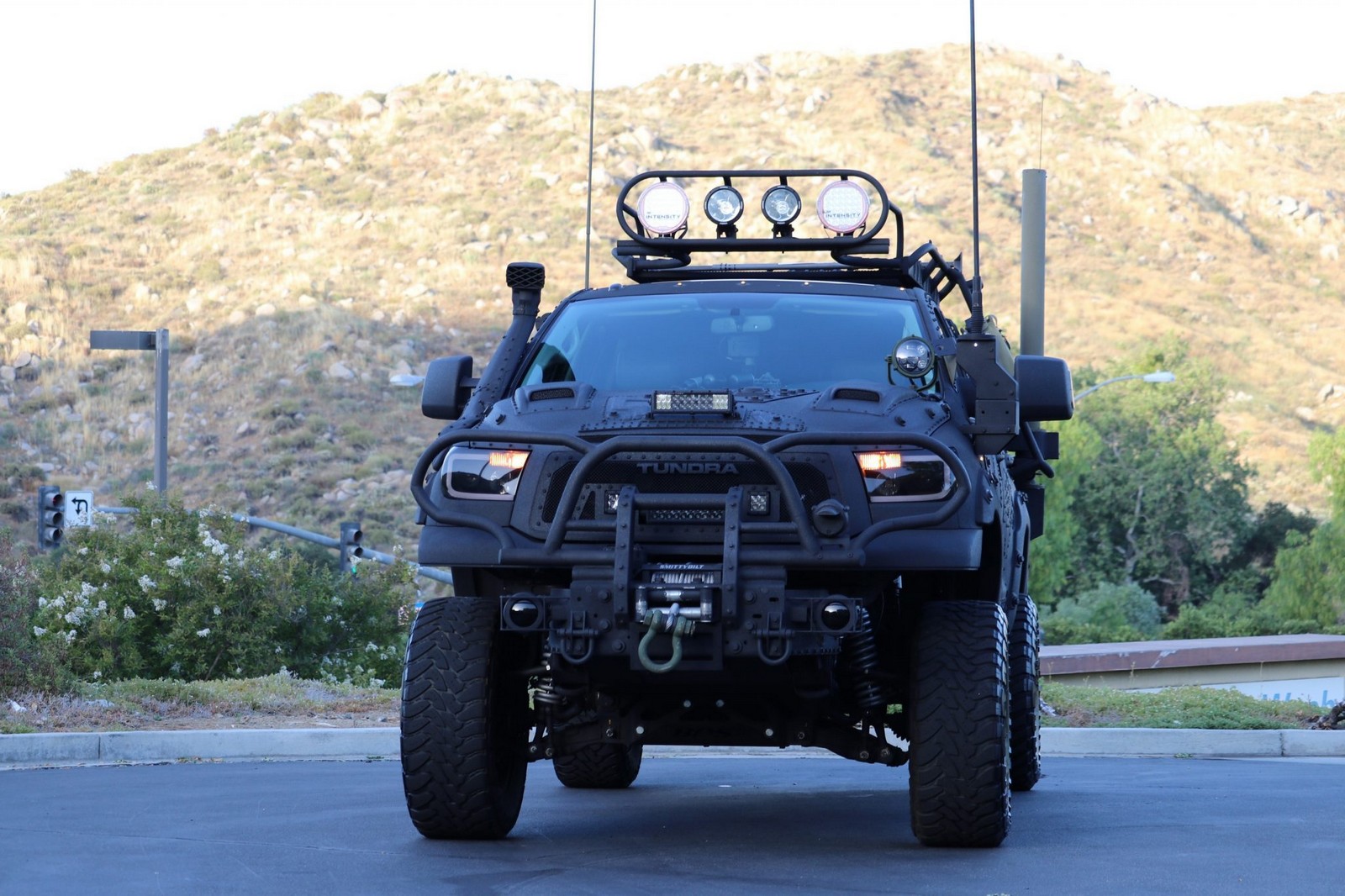 2013 - TOYOTA TUNDRA CREWMAX LIMITED CUSTOM MILITARY EXPEDITION, foto 19