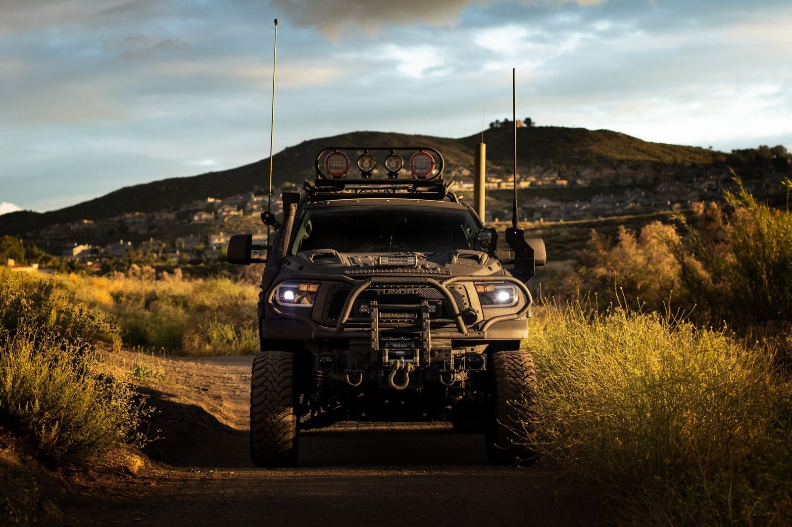 2013 - TOYOTA TUNDRA CREWMAX LIMITED CUSTOM MILITARY EXPEDITION, foto 22