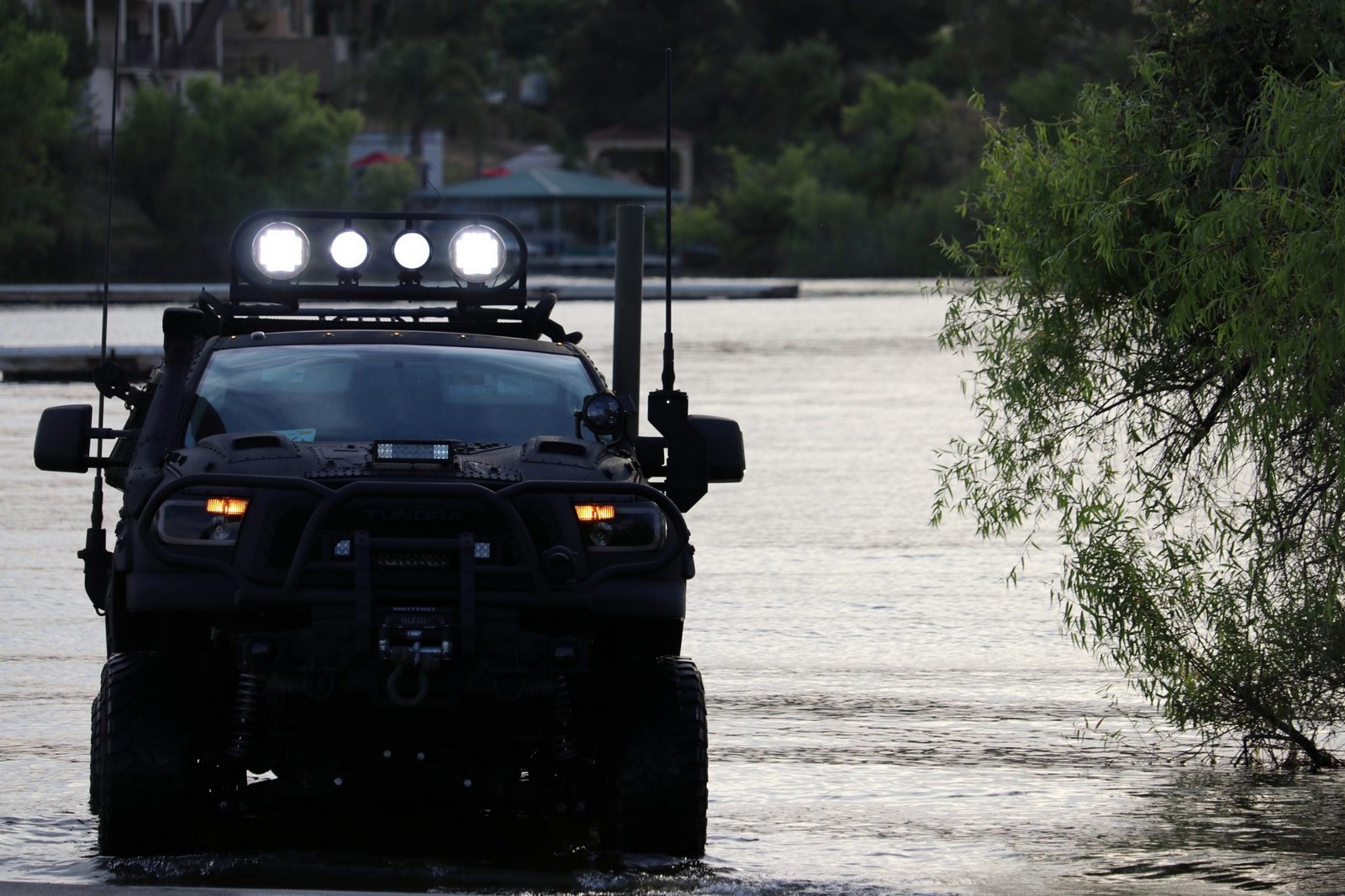 2013 - TOYOTA TUNDRA CREWMAX LIMITED CUSTOM MILITARY EXPEDITION, foto 23