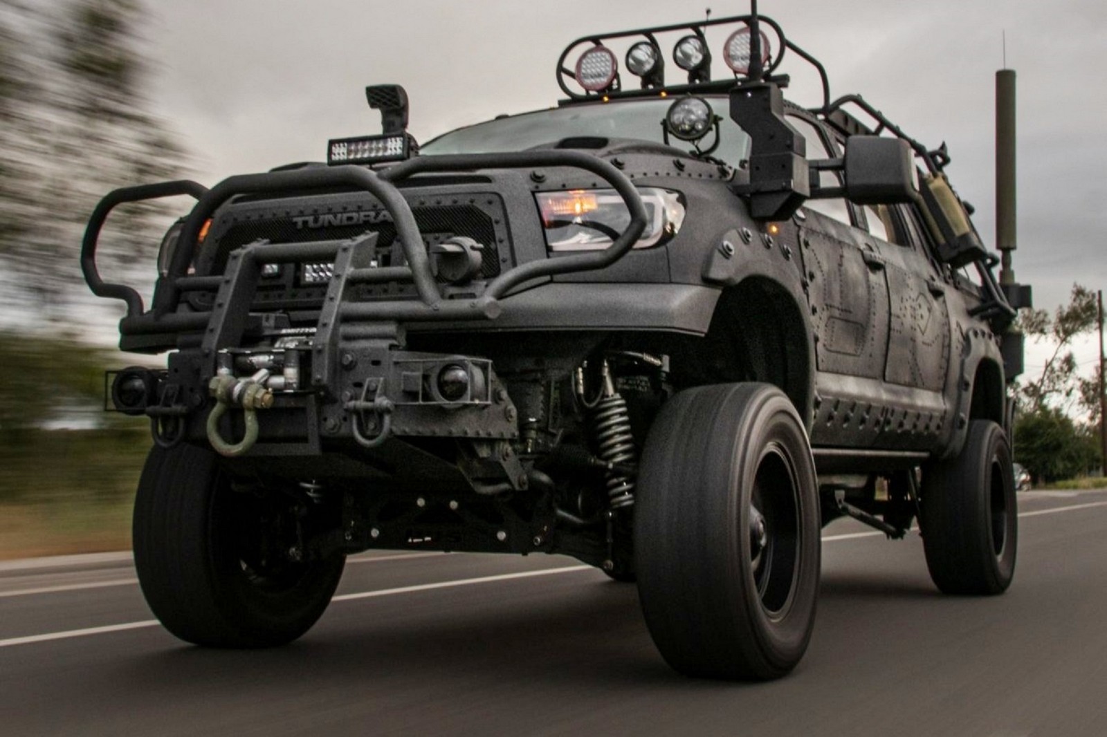 2013 - TOYOTA TUNDRA CREWMAX LIMITED CUSTOM MILITARY EXPEDITION, foto 25