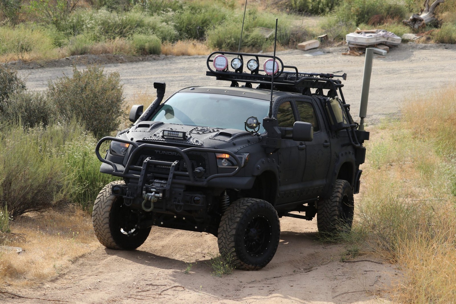 2013 - TOYOTA TUNDRA CREWMAX LIMITED CUSTOM MILITARY EXPEDITION, foto 32