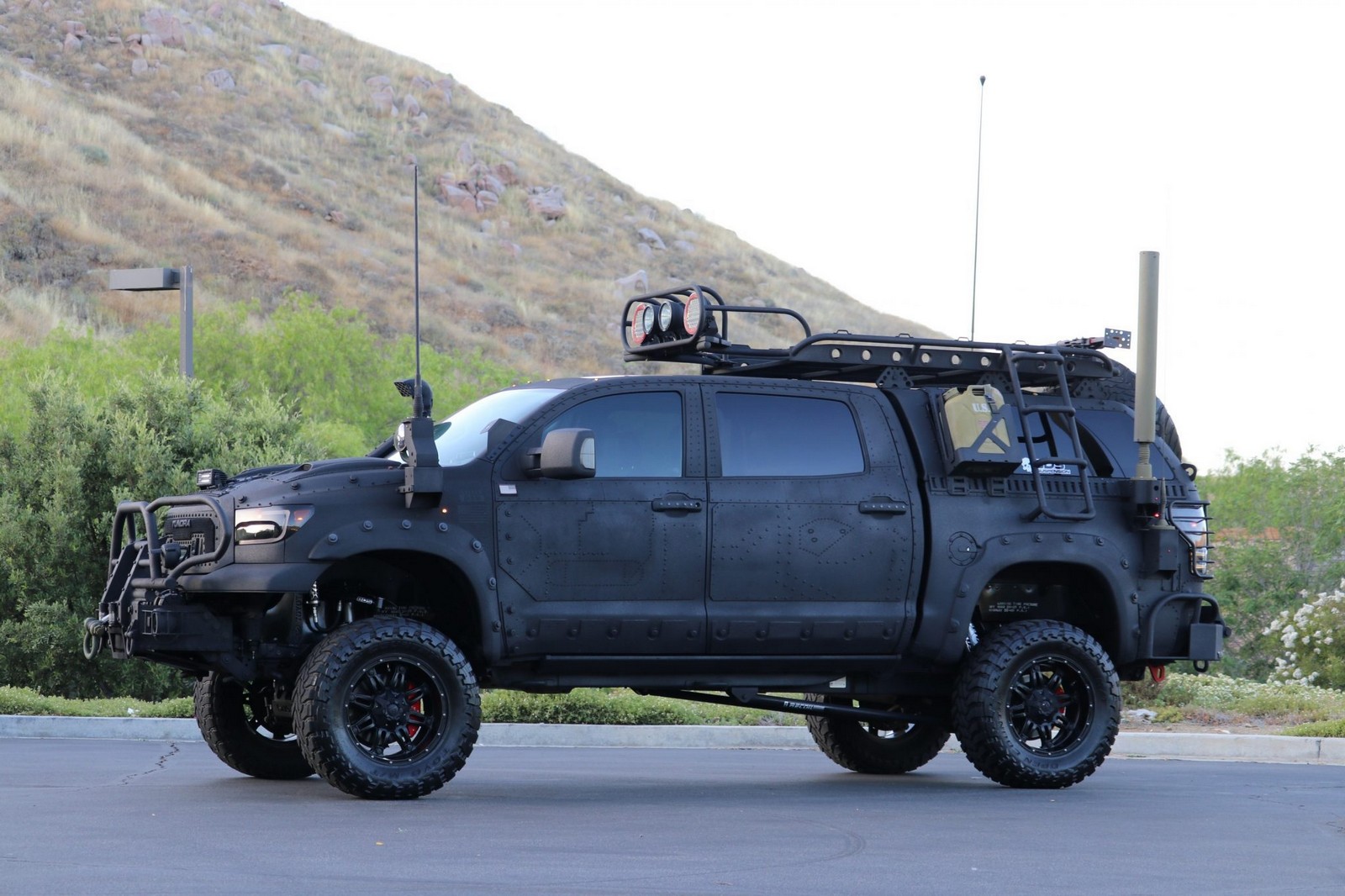 2013 - TOYOTA TUNDRA CREWMAX LIMITED CUSTOM MILITARY EXPEDITION, foto 38