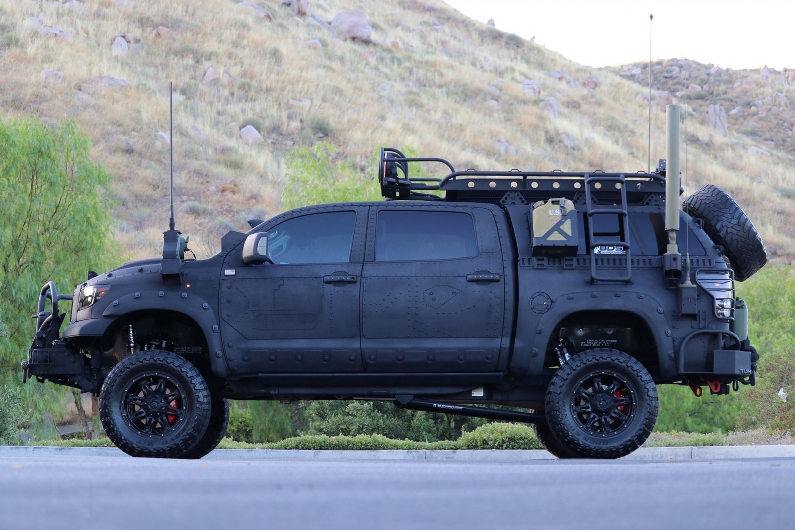 2013 - TOYOTA TUNDRA CREWMAX LIMITED CUSTOM MILITARY EXPEDITION, foto 39