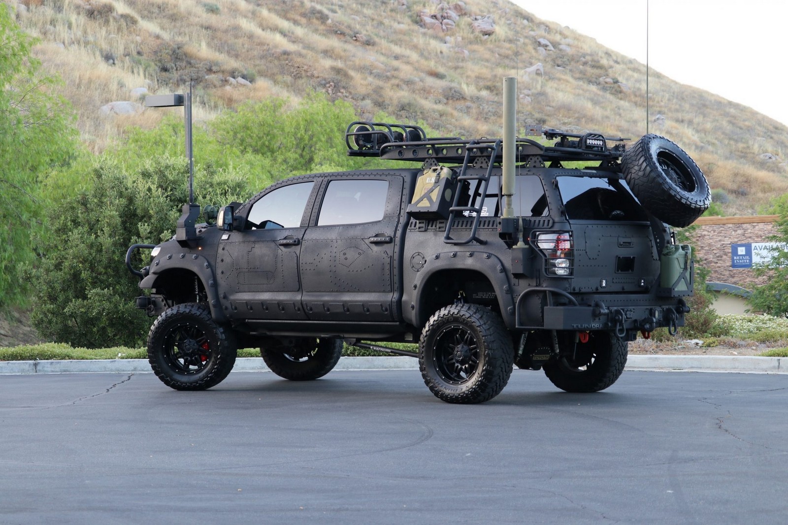 2013 - TOYOTA TUNDRA CREWMAX LIMITED CUSTOM MILITARY EXPEDITION, foto 42