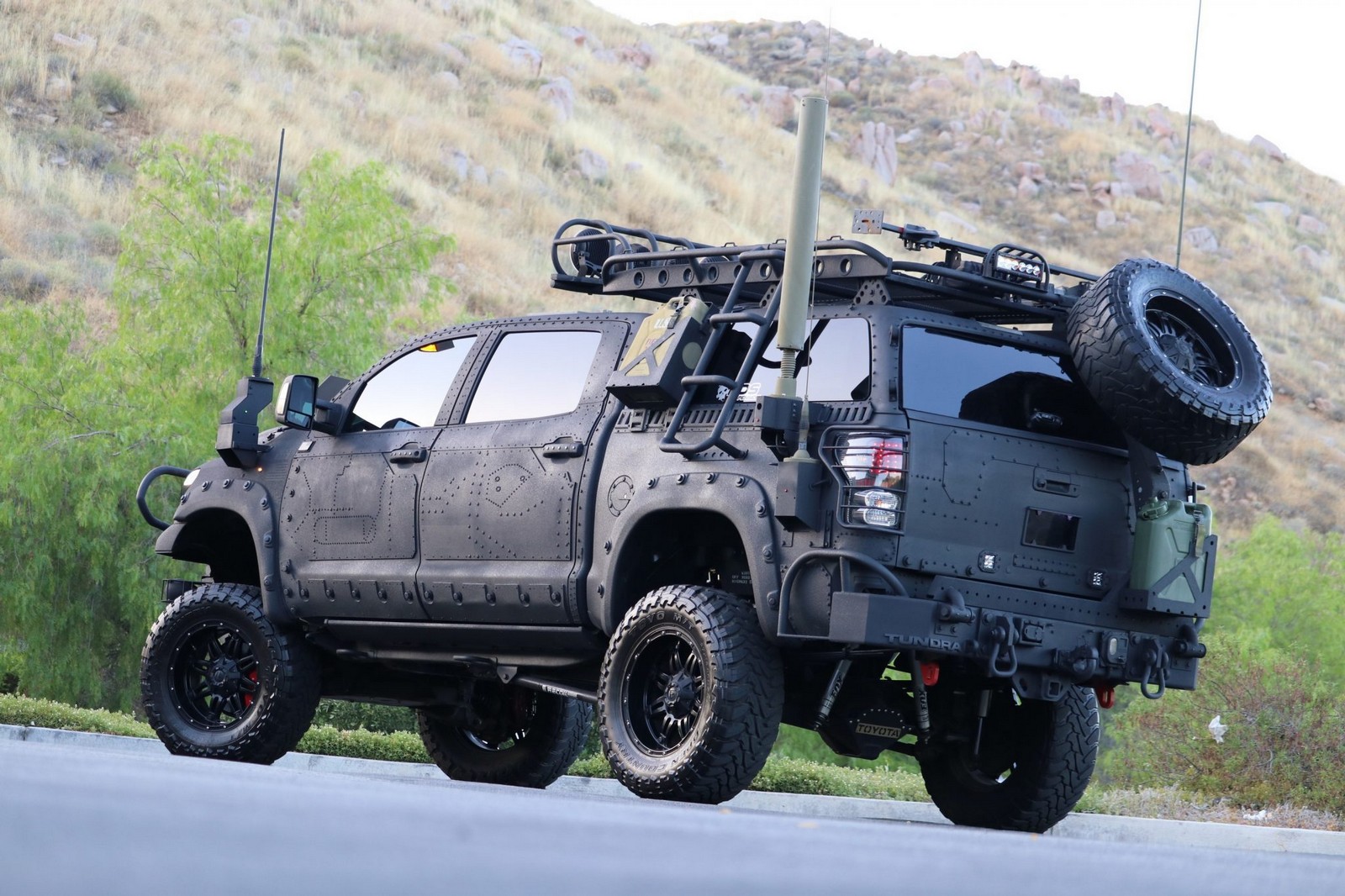 2013 - TOYOTA TUNDRA CREWMAX LIMITED CUSTOM MILITARY EXPEDITION, foto 44