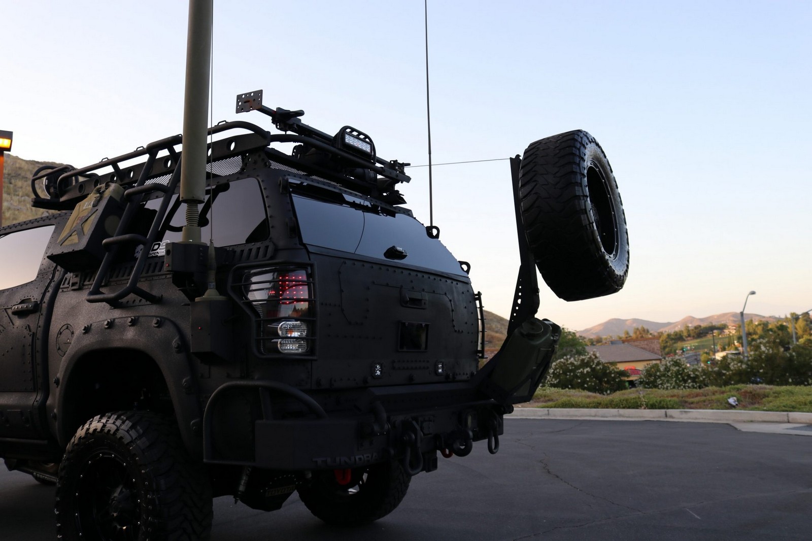 2013 - TOYOTA TUNDRA CREWMAX LIMITED CUSTOM MILITARY EXPEDITION, foto 99