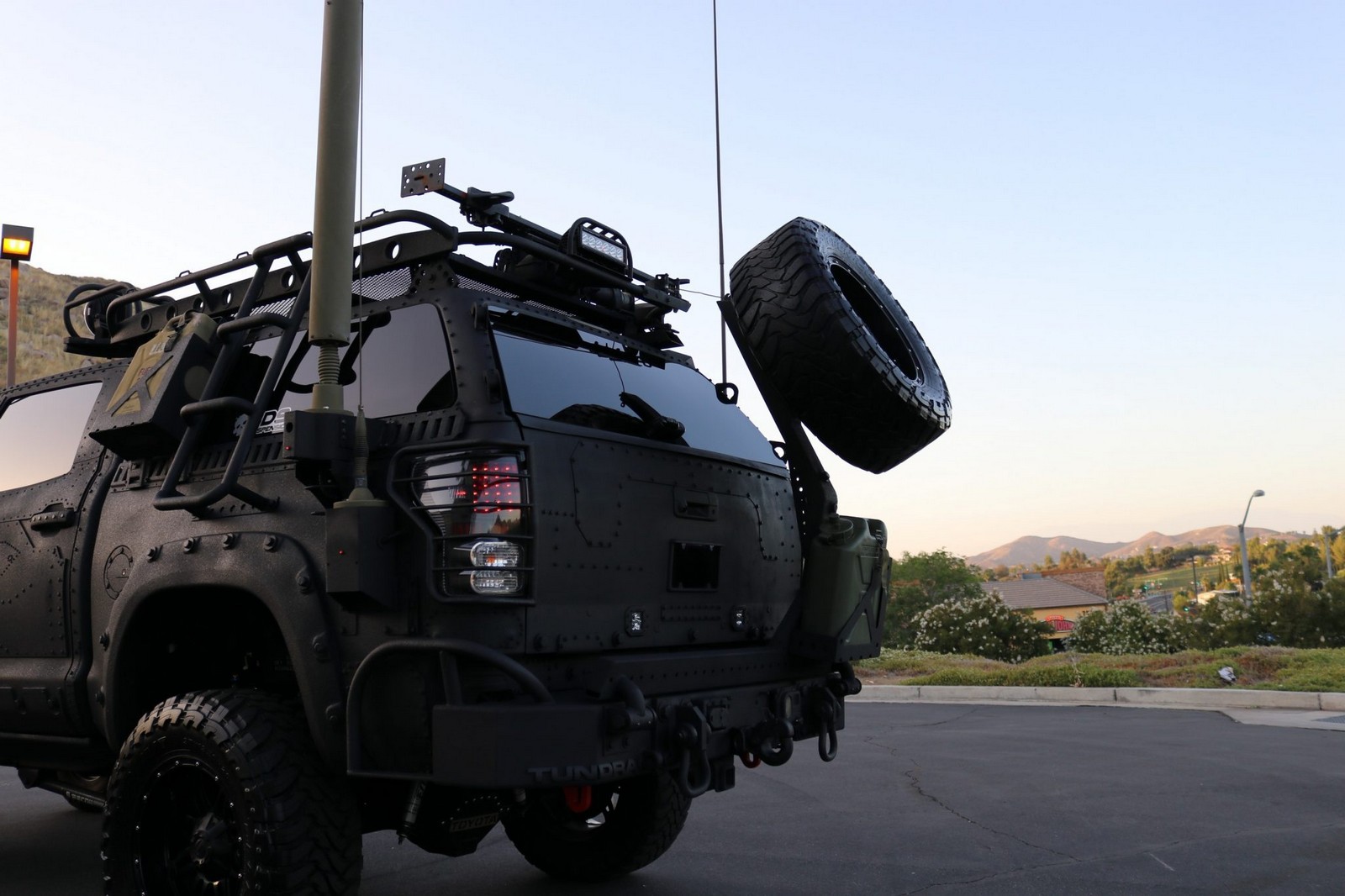 2013 - TOYOTA TUNDRA CREWMAX LIMITED CUSTOM MILITARY EXPEDITION, foto 100