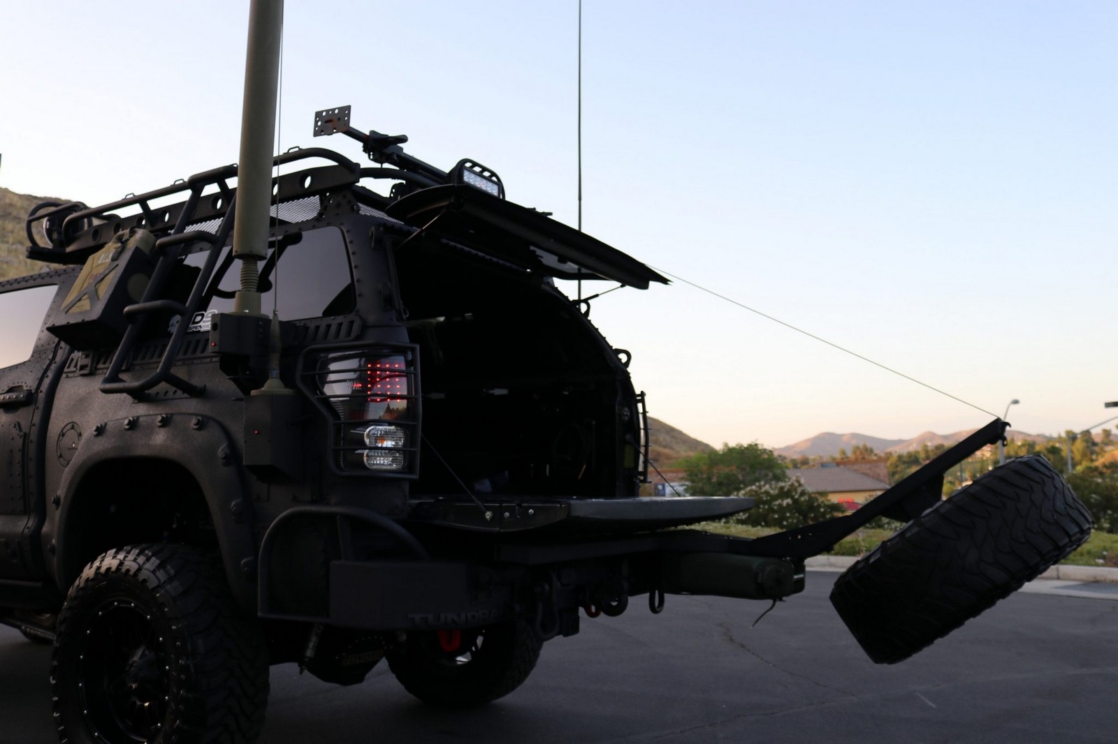 2013 - TOYOTA TUNDRA CREWMAX LIMITED CUSTOM MILITARY EXPEDITION, foto 102