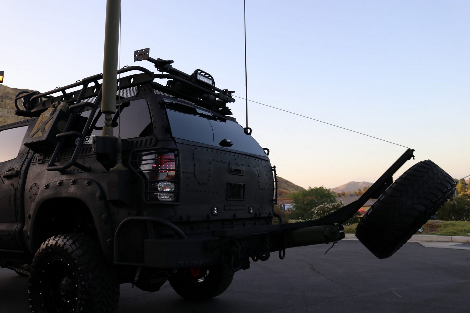 2013 - TOYOTA TUNDRA CREWMAX LIMITED CUSTOM MILITARY EXPEDITION, foto 103