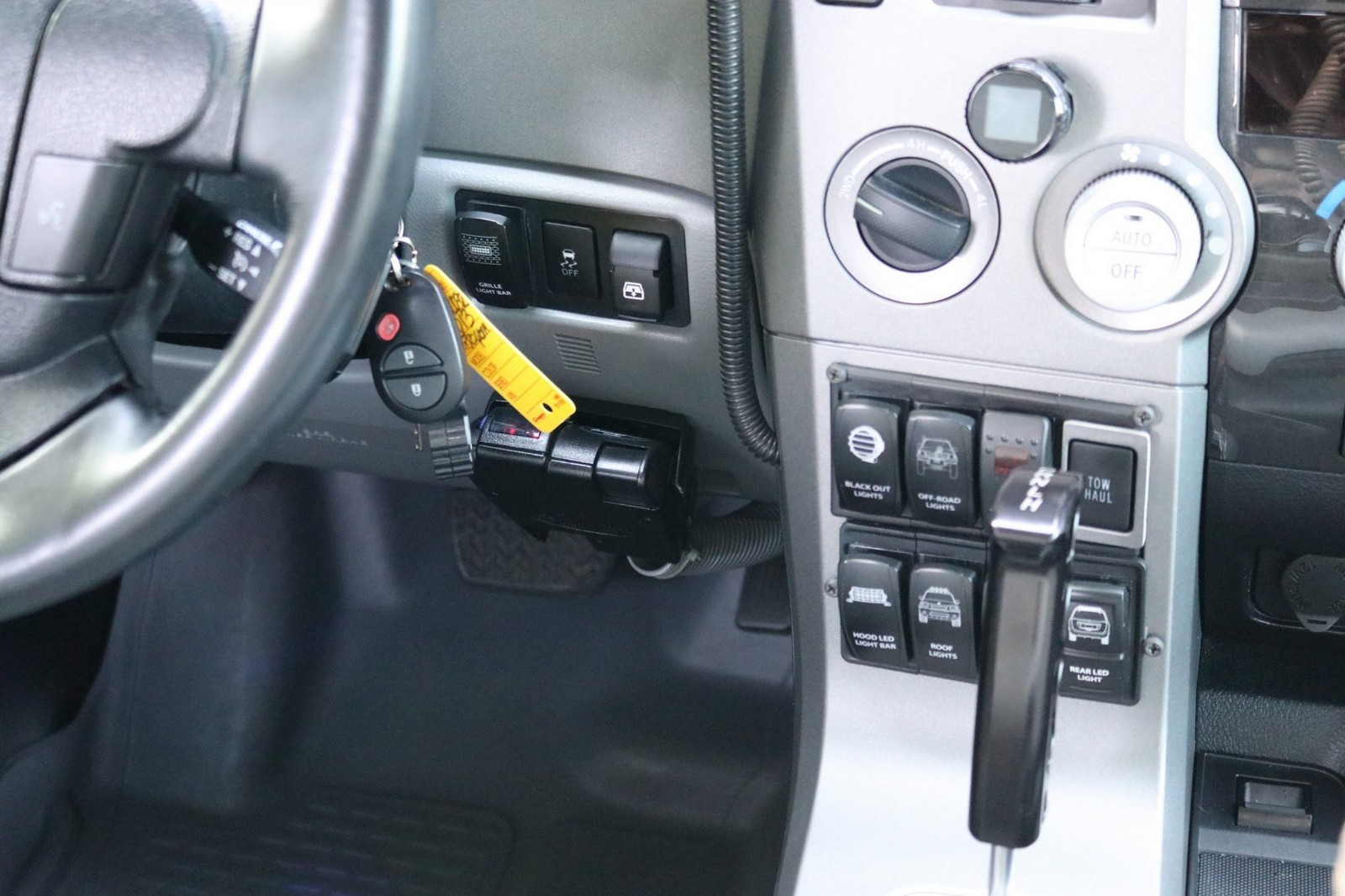 2013 - TOYOTA TUNDRA CREWMAX LIMITED CUSTOM MILITARY EXPEDITION, foto 236