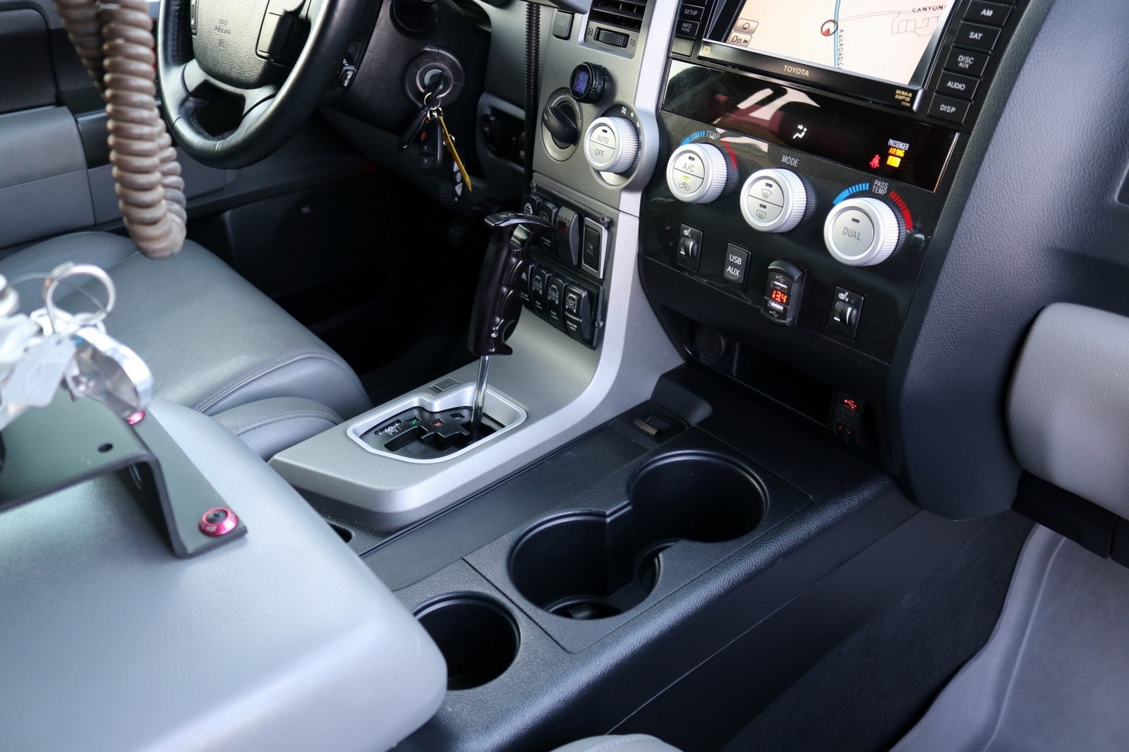 2013 - TOYOTA TUNDRA CREWMAX LIMITED CUSTOM MILITARY EXPEDITION, foto 239