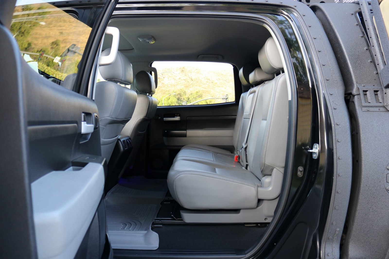 2013 - TOYOTA TUNDRA CREWMAX LIMITED CUSTOM MILITARY EXPEDITION, foto 279