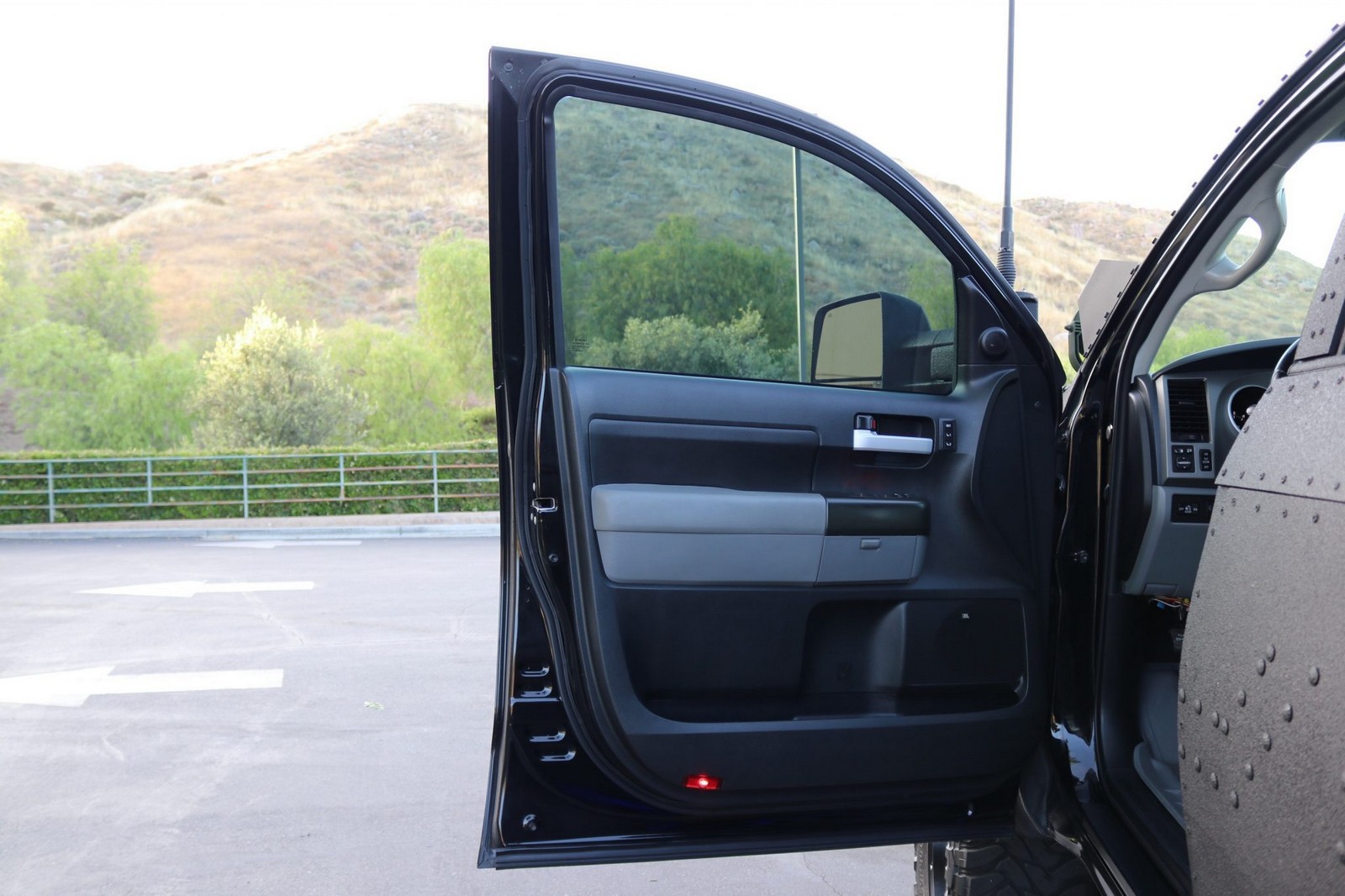 2013 - TOYOTA TUNDRA CREWMAX LIMITED CUSTOM MILITARY EXPEDITION, foto 290