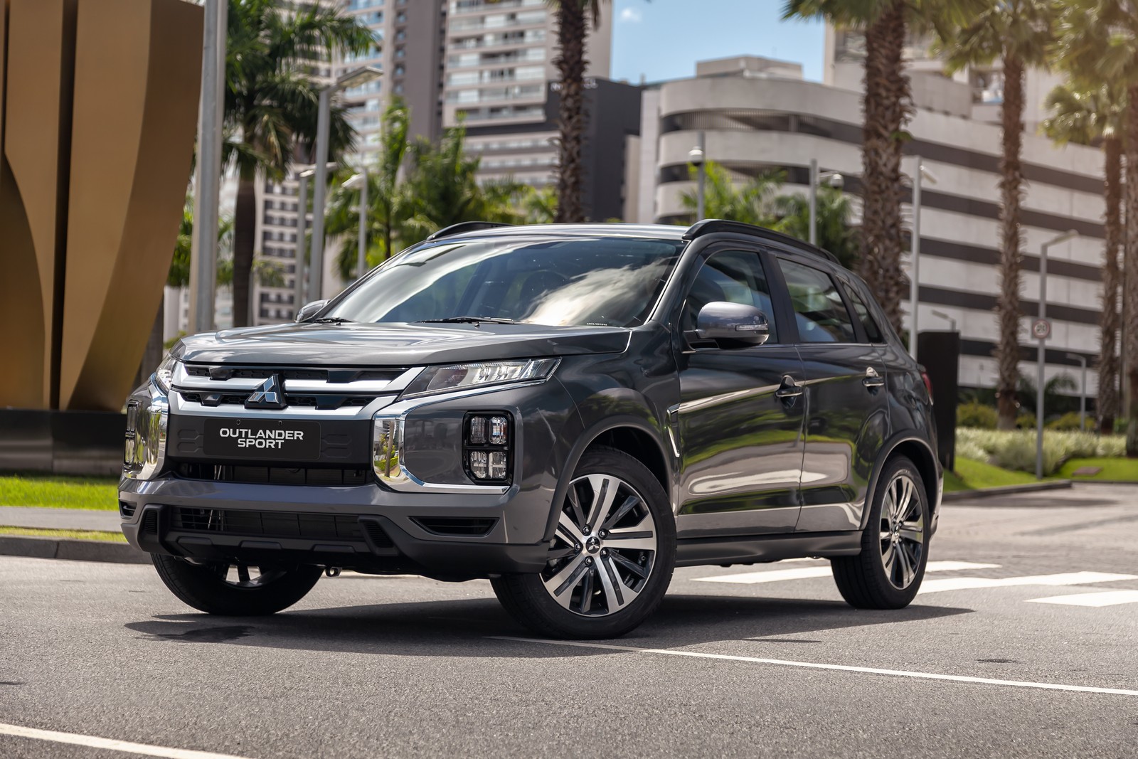 MITSUBISHI OUTLANDER SPORT, foto 1