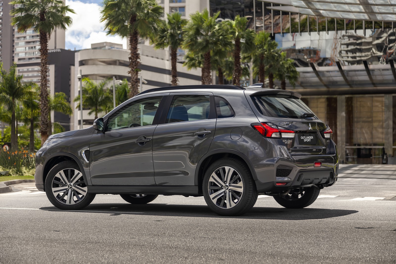 MITSUBISHI OUTLANDER SPORT, foto 2