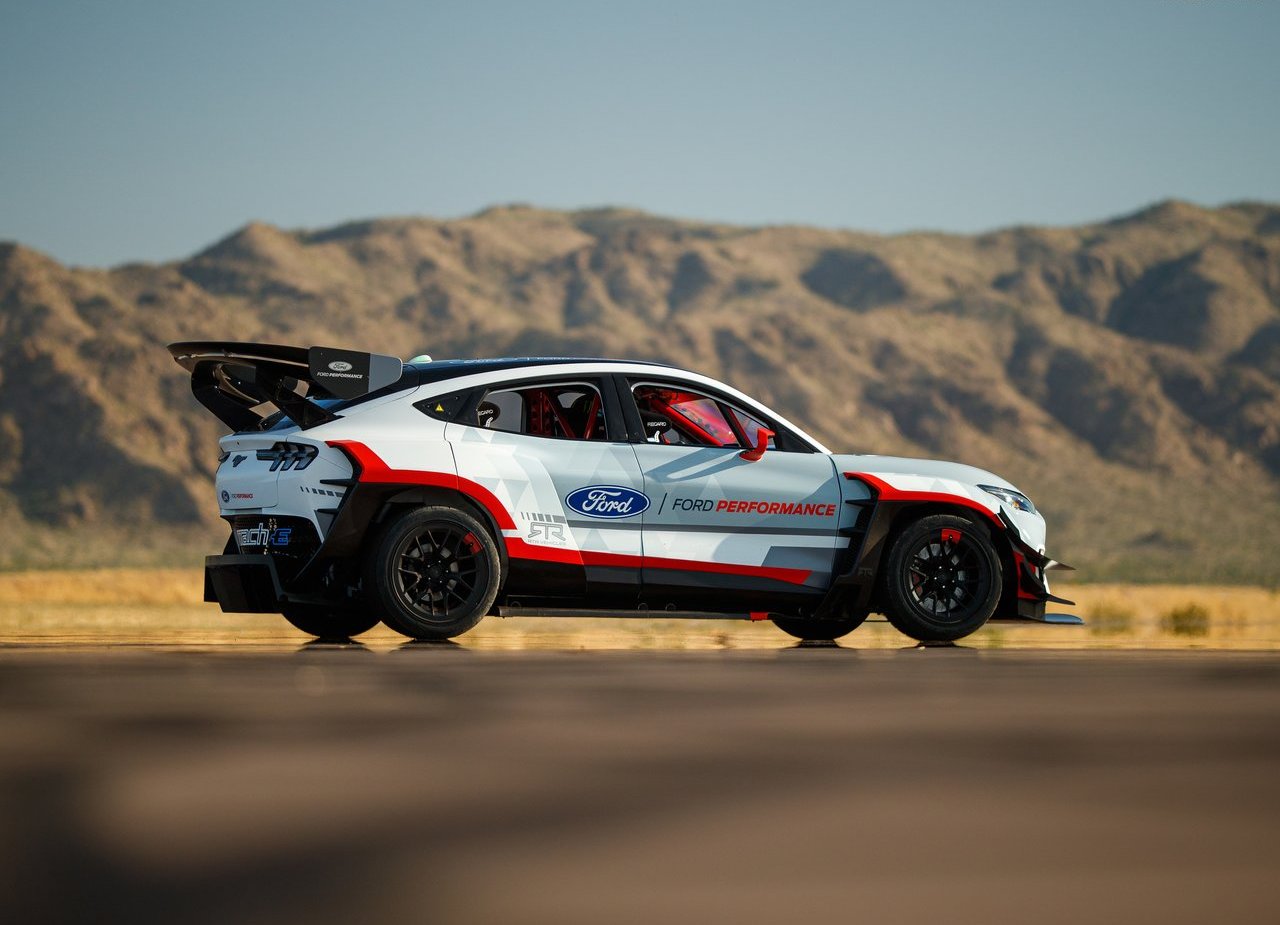 2020 - FORD MUSTANG MACH-E 1400 CONCEPT, foto 16
