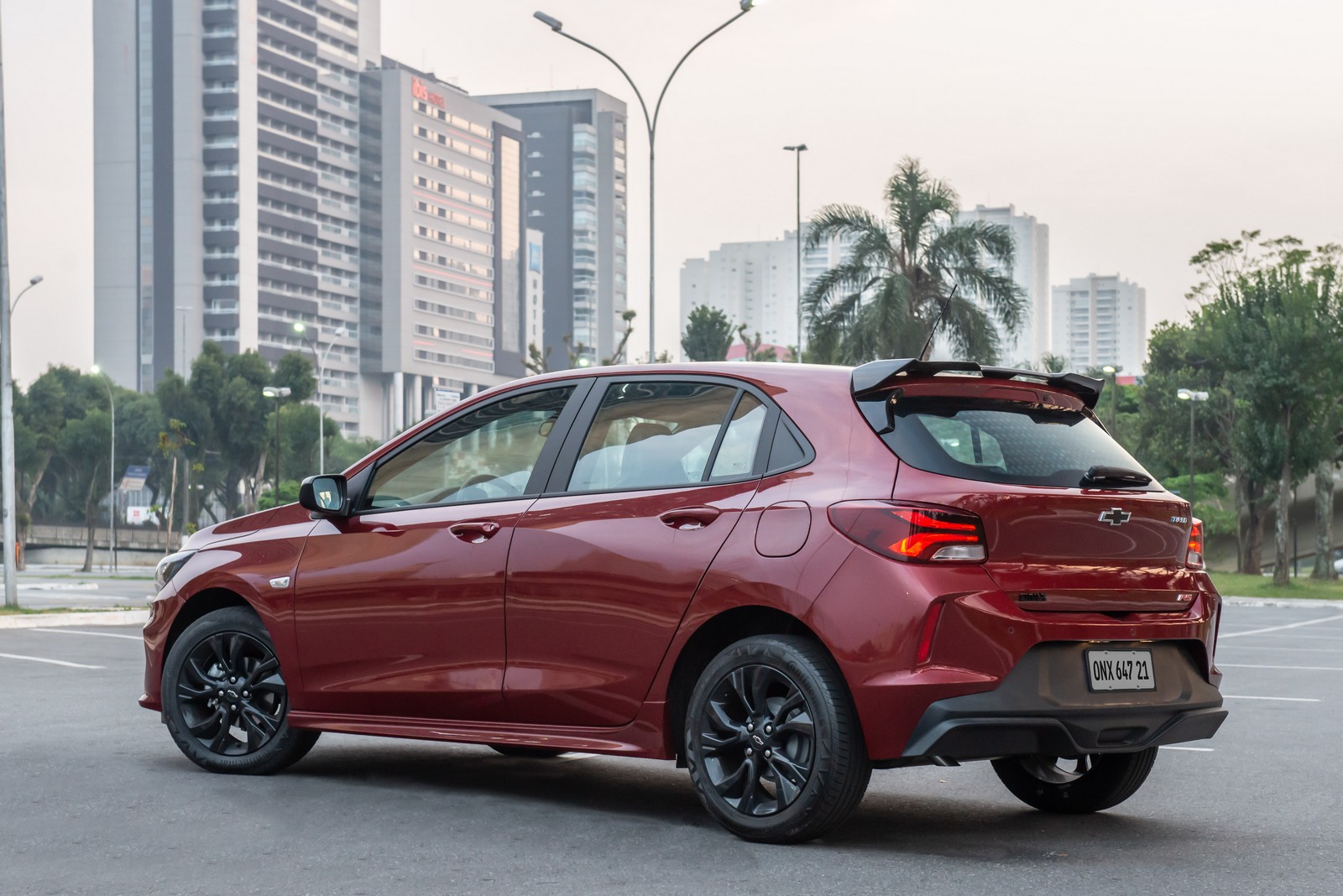 2021 - CHEVROLET ONIX RS, foto 2