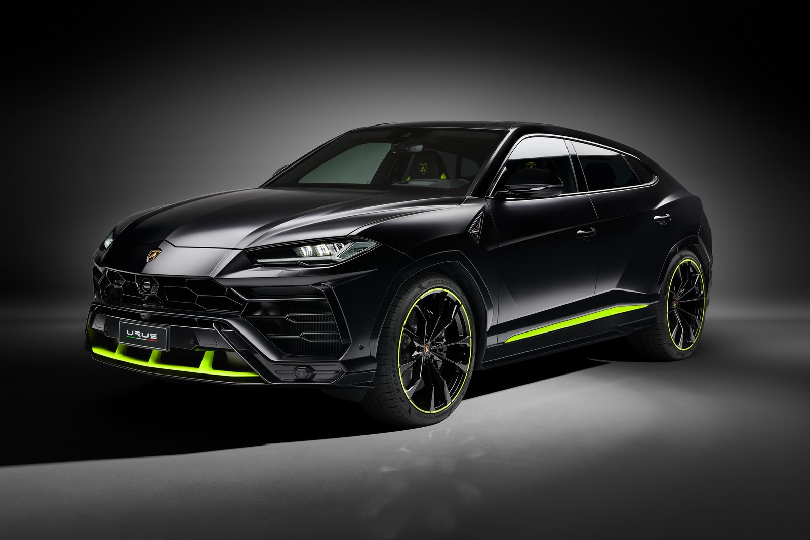 2021 - LAMBORGHINI URUS GRAPHITE CAPSULE, foto 1