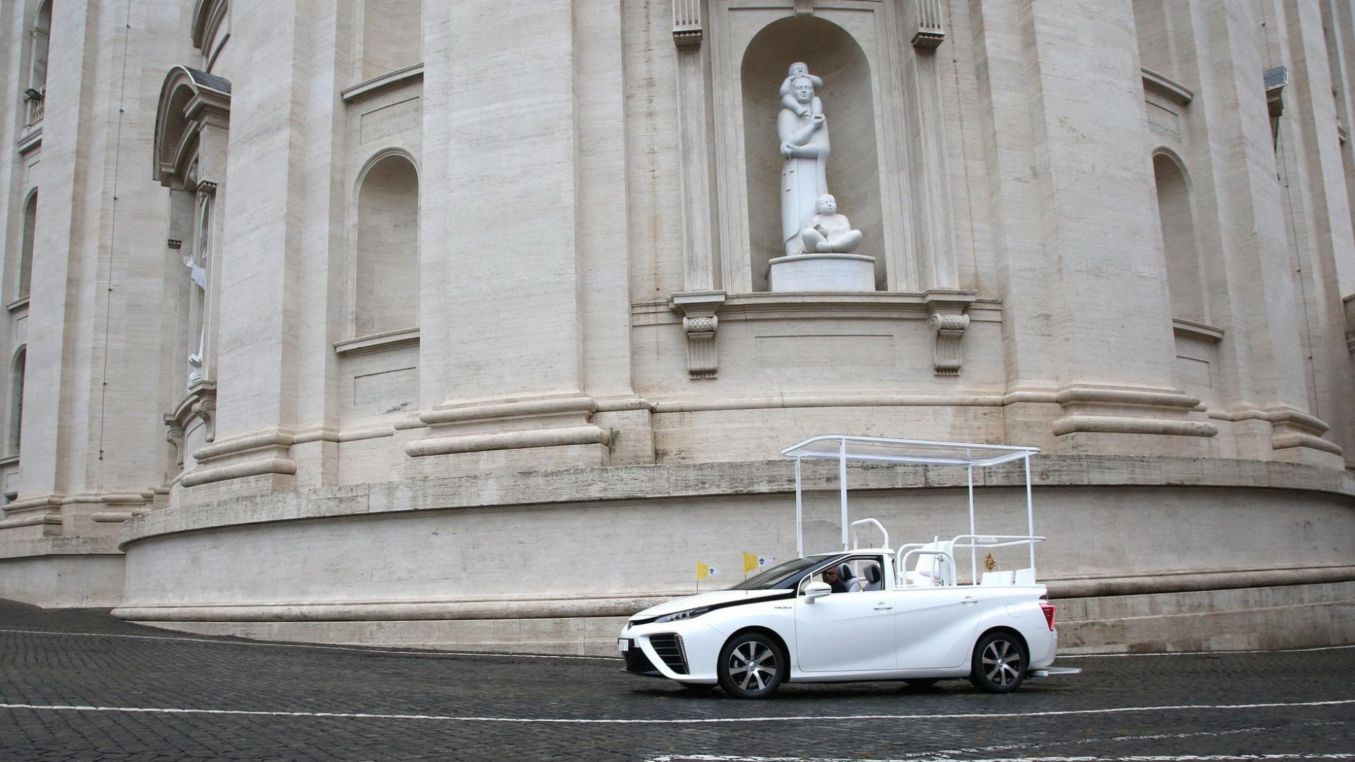 2020 - TOYOTA MIRAI POPE CAR, foto 3