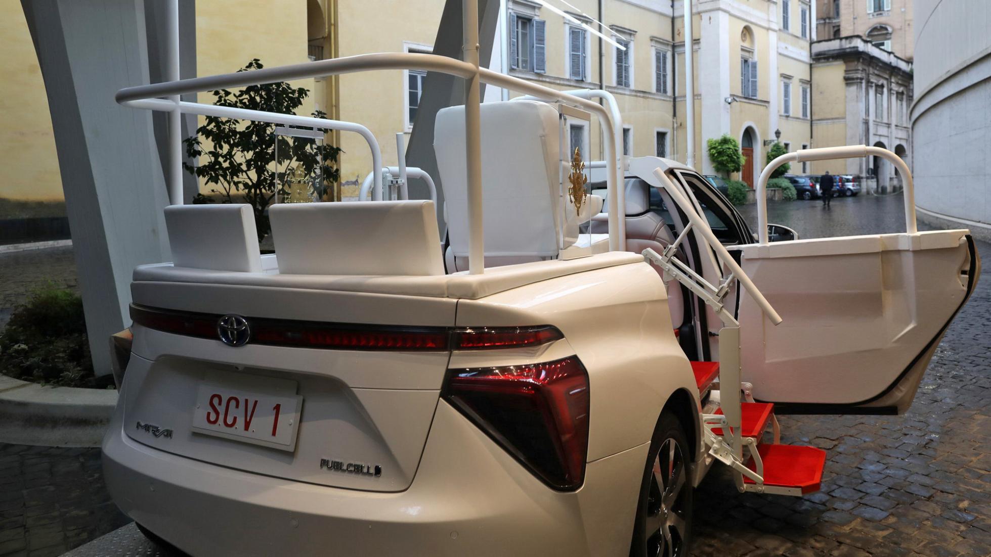 2020 - TOYOTA MIRAI POPE CAR, foto 5