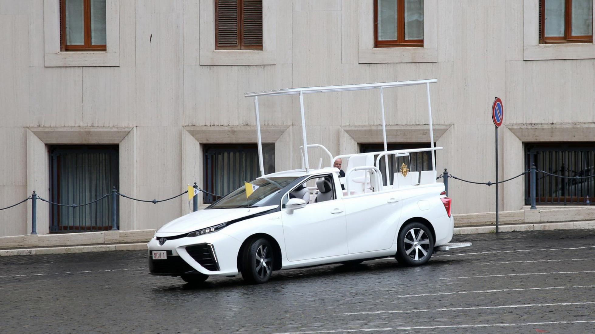 2020 - TOYOTA MIRAI POPE CAR, foto 6